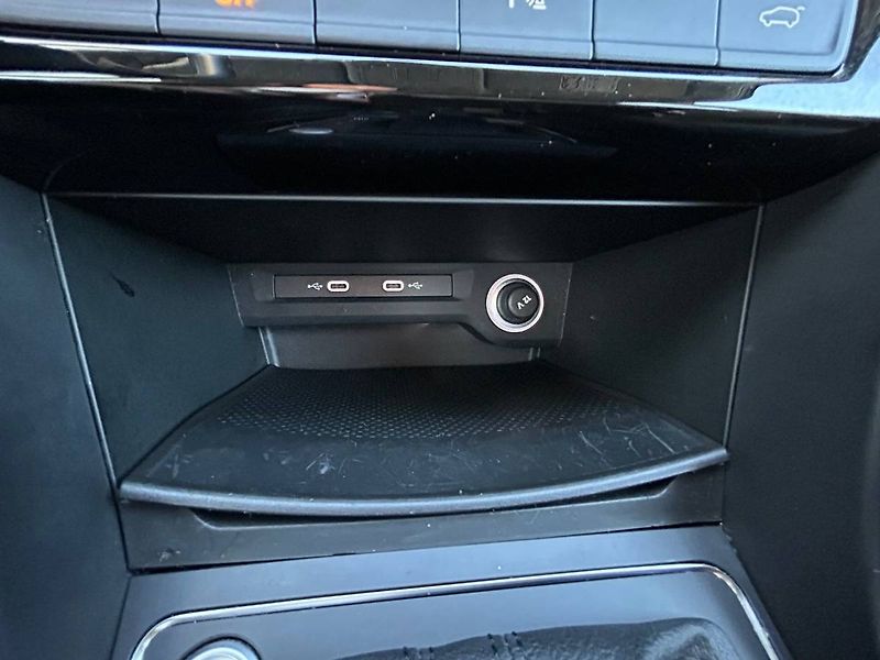 Volkswagen Touran (2023) 2.0 TDI 110kW DSG LED - fotka 31 z 35