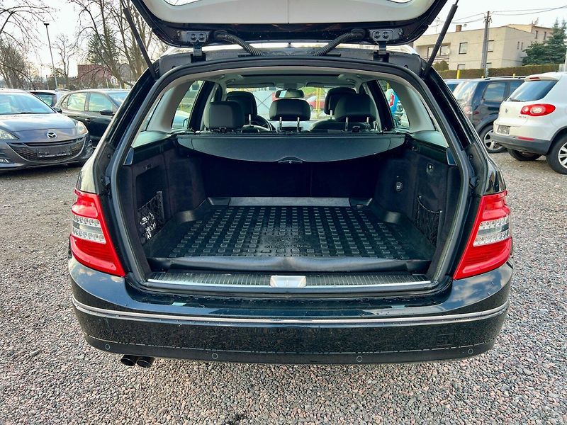 Mercedes-Benz Třídy C (2010) 200 CDi 100 kW Aut.,Xenon,Navi - fotka 17 z 17