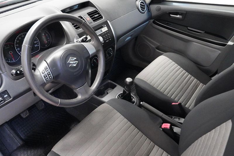 Suzuki SX4 - fotka 5 z 6
