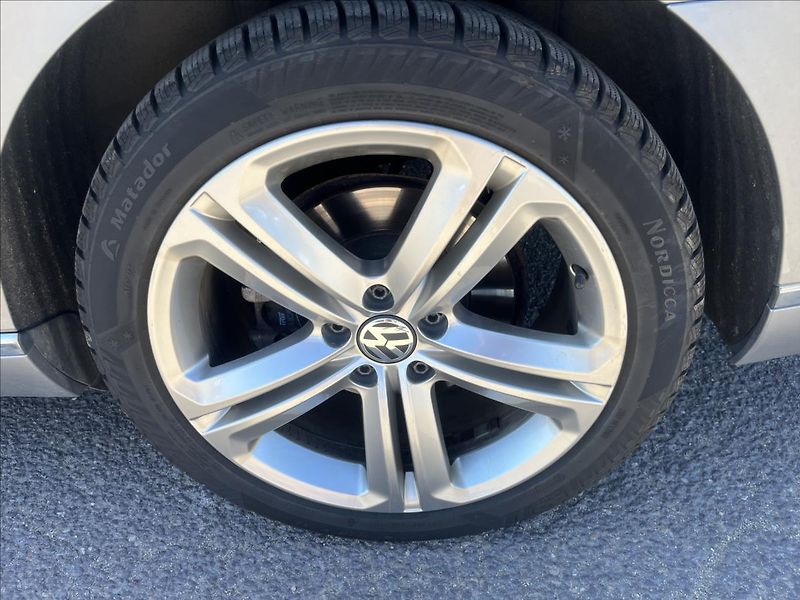 Volkswagen Passat 2,0 TDi 110KW DSG LED ELEGANCE - fotka 42 z 50