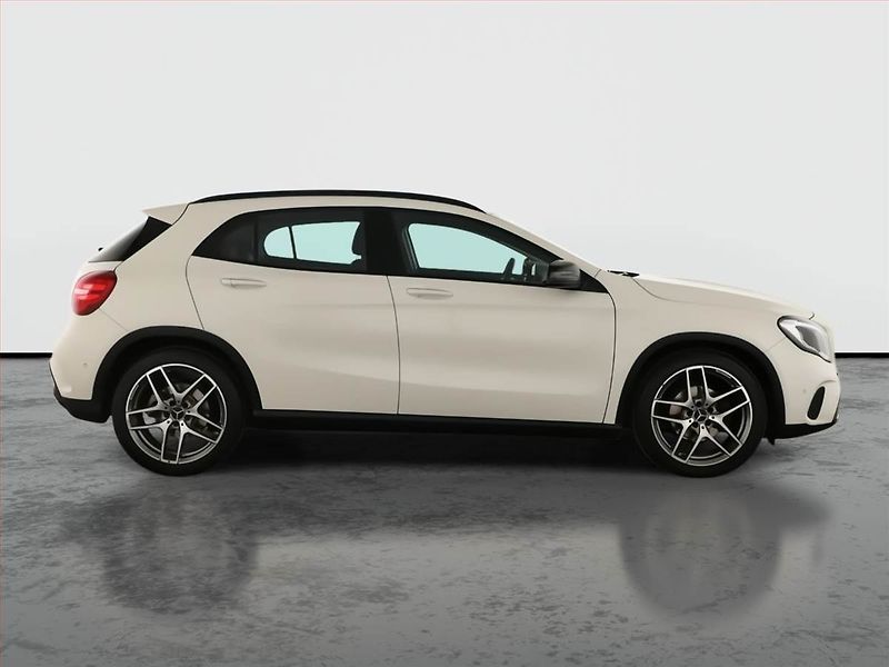Mercedes-Benz GLA (2017) 220 d 4MATIC, 4X4 - fotka 6 z 21