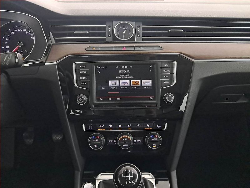 Volkswagen Passat (2016) Highline 2.0 TDI, Kůže, Navi - fotka 12 z 23