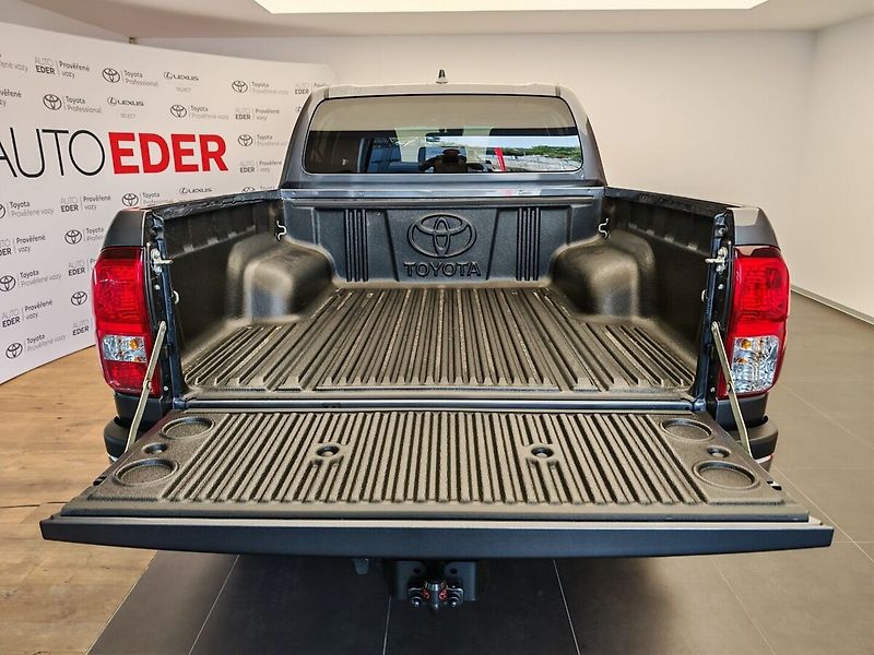 Toyota Hilux 2.8 D-4D Double Cab 4x4 Active - fotka 7 z 32
