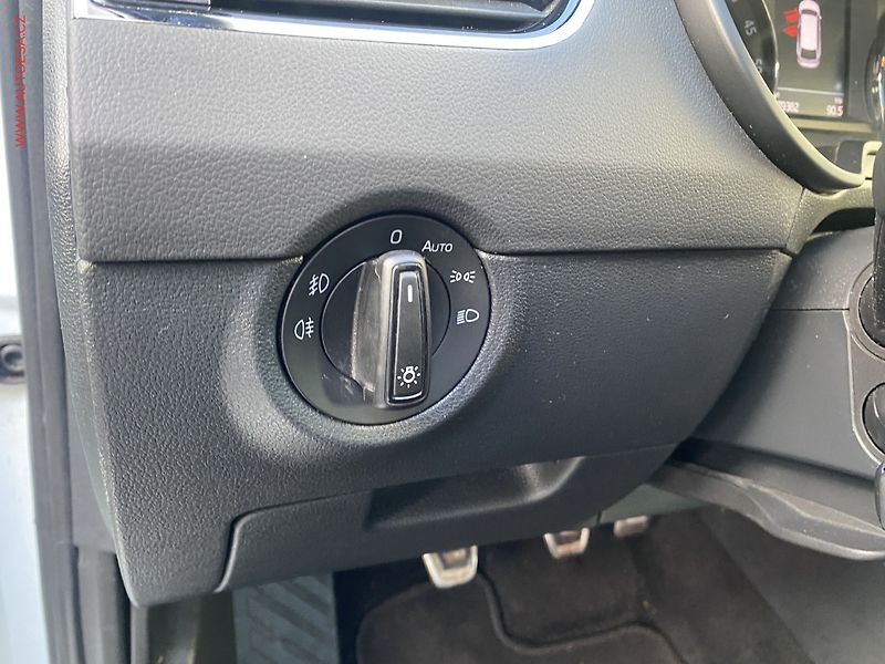 Škoda Octavia (2017) 2.0TDi, RS, LED, panor - fotka 15 z 19