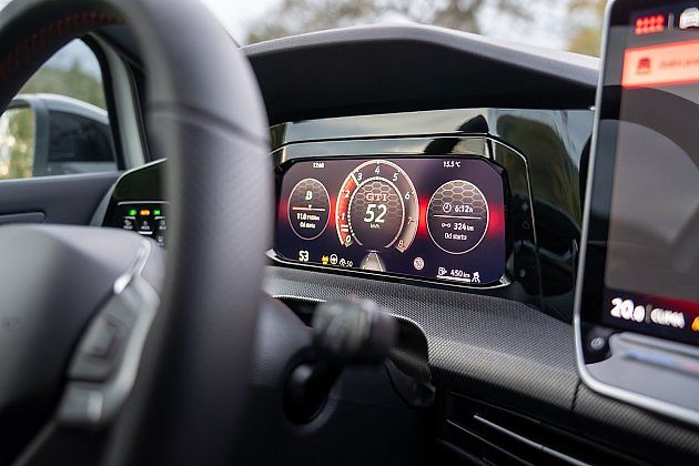 Digitální přístrojový štít je přehledný, zdroj: Se svolením VW