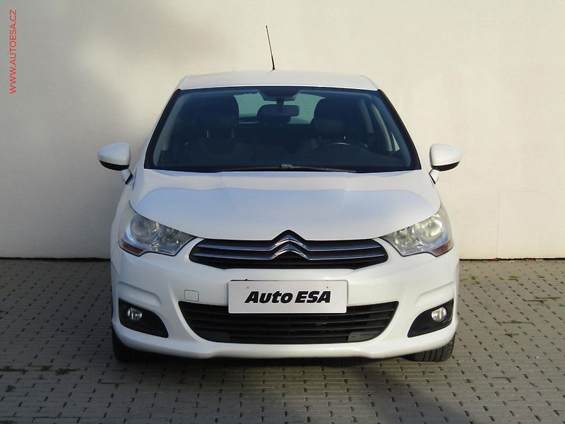 Citroën C4 (2012) 1.6HDi, ČR, AC, STK5/28 - fotka 2 z 15