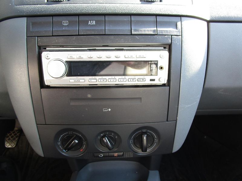 Škoda Fabia (2003) 1,4-16V - 55KW - fotka 11 z 13