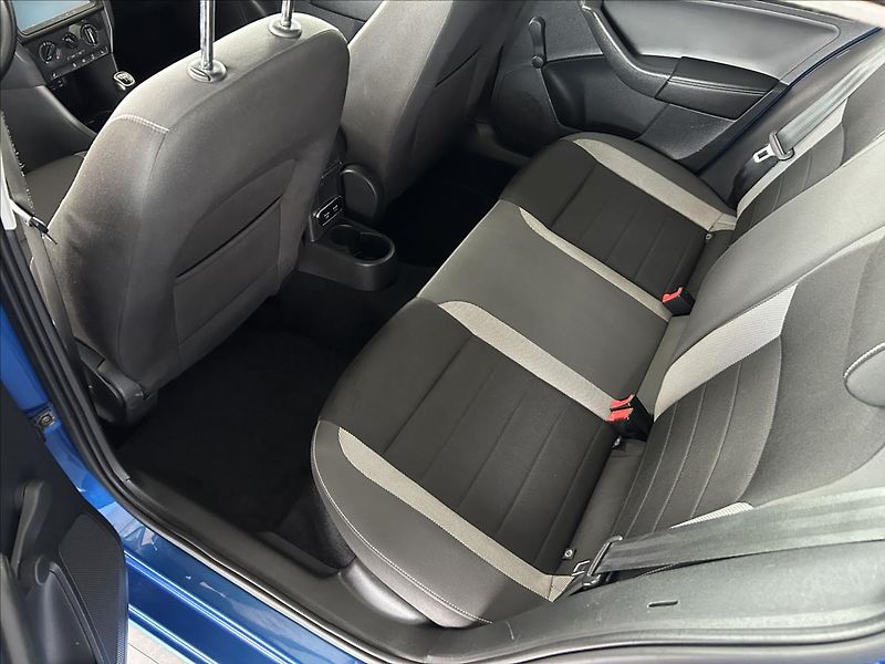 Škoda Rapid 1,0   TSI 81kW,SERVISKA,TAŽNÉ - fotka 19 z 23