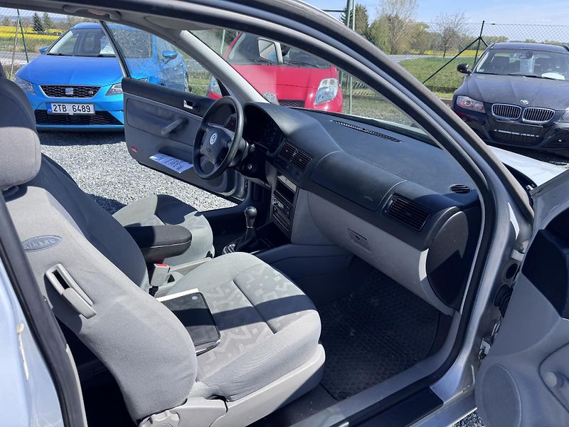 Volkswagen Golf 1.4 16V, 55 kW, 159 tis km - fotka 15 z 16