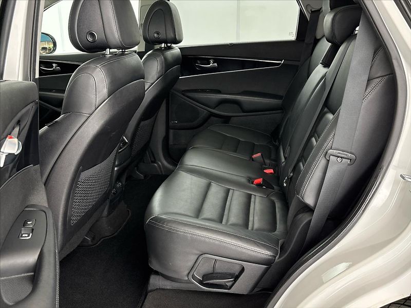 Kia Sorento Exclusive 6AT 4x4 2,2 CRDi - fotka 24 z 42