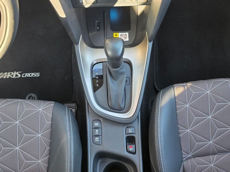 Toyota Yaris Cross 1.5 Executive 1.MAJ TAŽNÉ - fotka 15 z 17