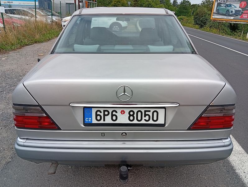 Mercedes-Benz Třídy E E 200 D - fotka 5 z 18