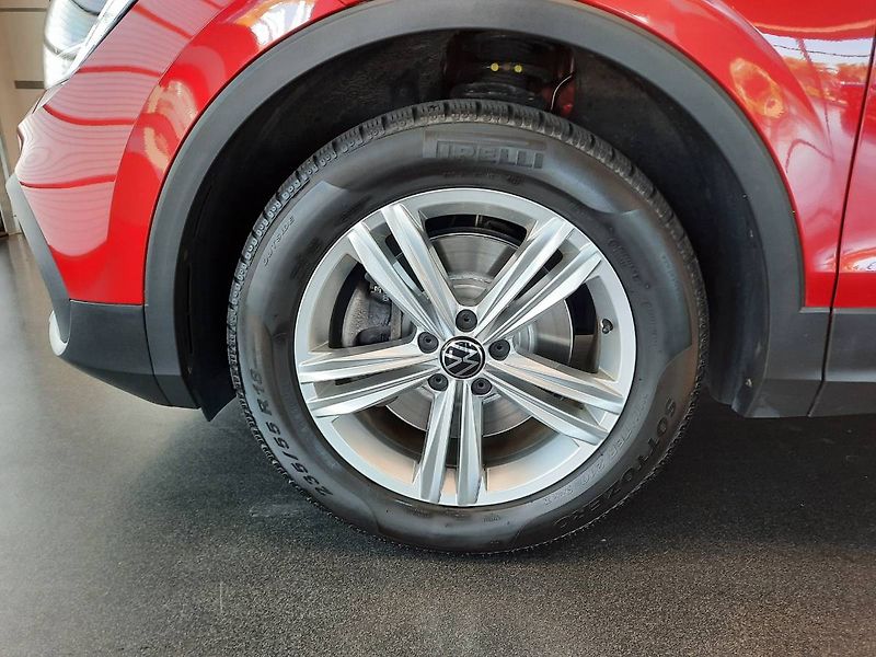Volkswagen Tiguan (2022) Life 2.0 TSI 4Motion (140kW/19 - fotka 26 z 29