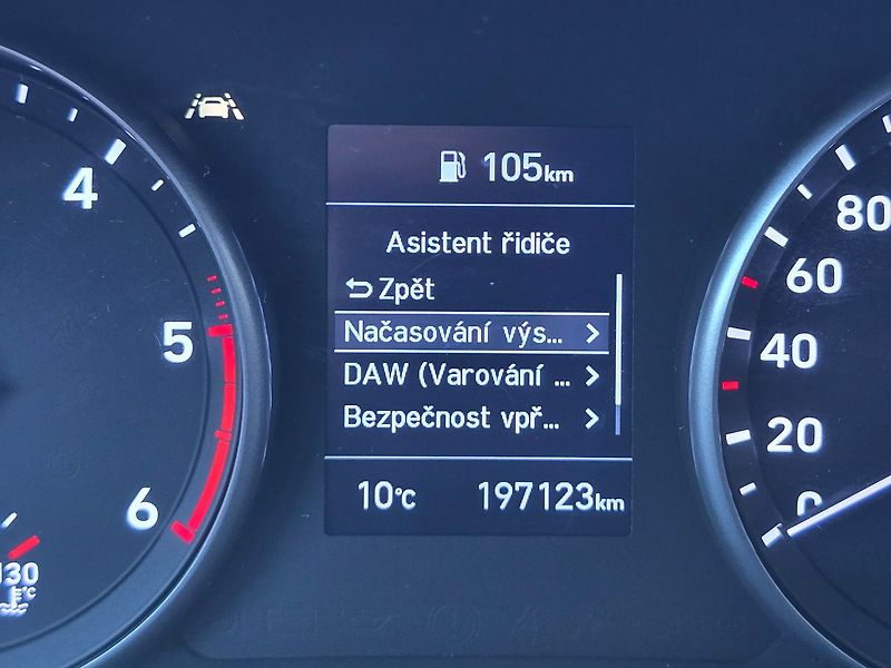 Hyundai i30 1.6CRDi COMFORT LED KAMERA NAV - fotka 17 z 35