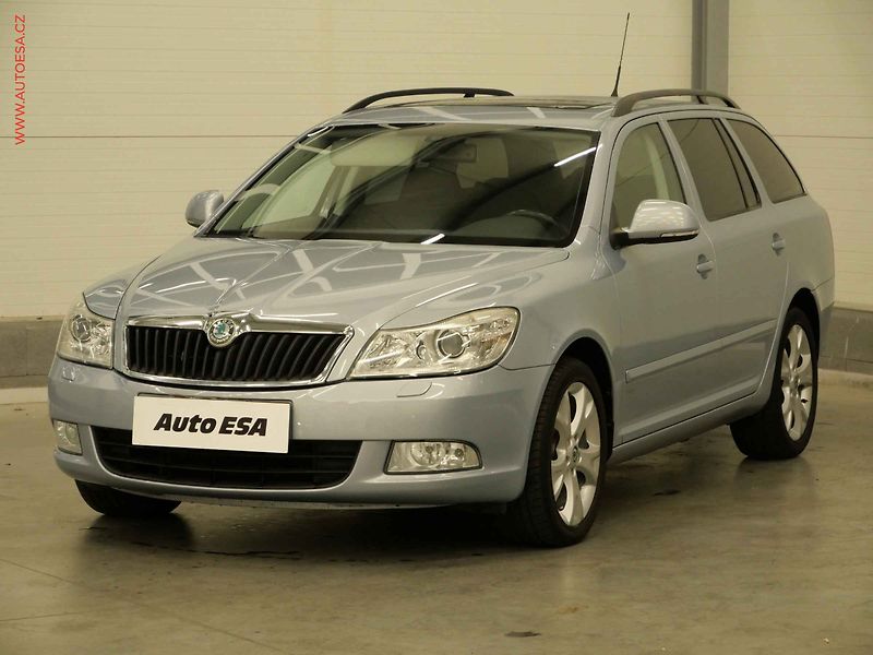 Škoda Octavia (2010) 1.6 TDi, Elegance, xenon - fotka 3 z 25