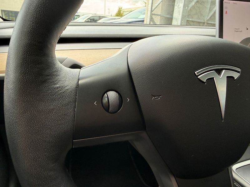 Tesla Model 3 Standart Range Enhanced autopi - fotka 28 z 38