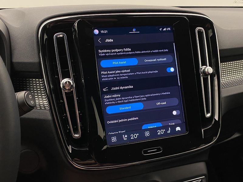 Volvo XC40 PURE ELECTRIC RECHARGE PLUS - fotka 40 z 51
