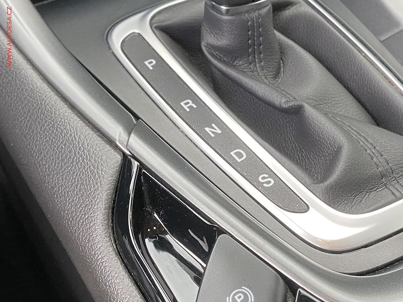 Ford Mondeo (2016) 2.0 EB, Titanium, AT, kůže - fotka 14 z 17