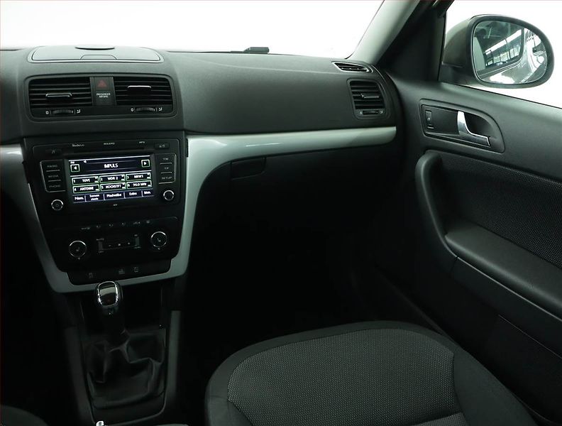 Škoda Yeti (2012) 2.0 TDI, 4X4, Xenony - fotka 8 z 15