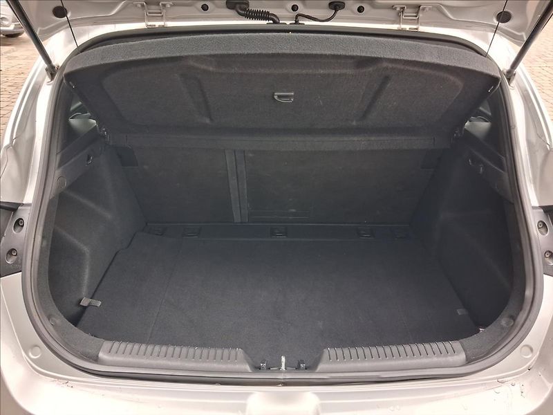 Hyundai i30 1,6 GDI AT Weekend PANORAMA - fotka 13 z 19