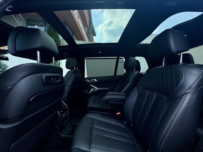 BMW X7 (2020) M50i PANO B&W TV NIGHTvis - fotka 10 z 12