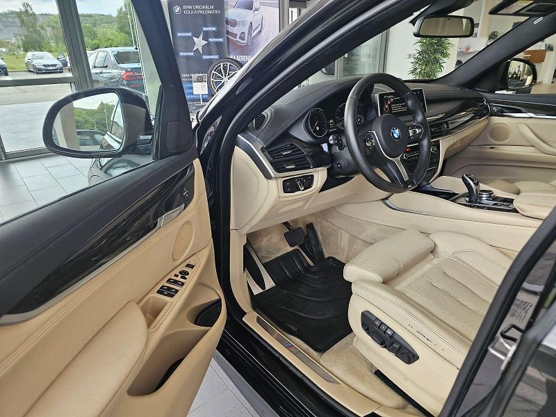 BMW X6 xDrive30d - fotka 10 z 31