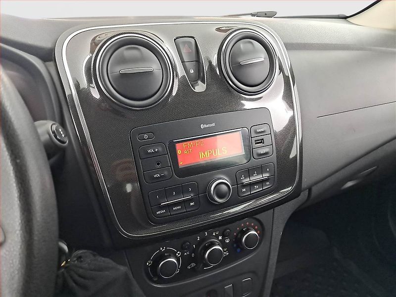 Dacia Logan (2017) 1.0 SCe, ČR,1.maj - fotka 12 z 14