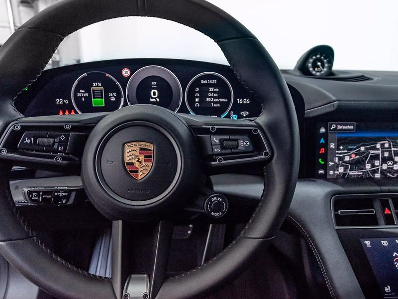 Porsche Taycan 4S Cross Turismo Pano 360 Inno - fotka 11 z 19