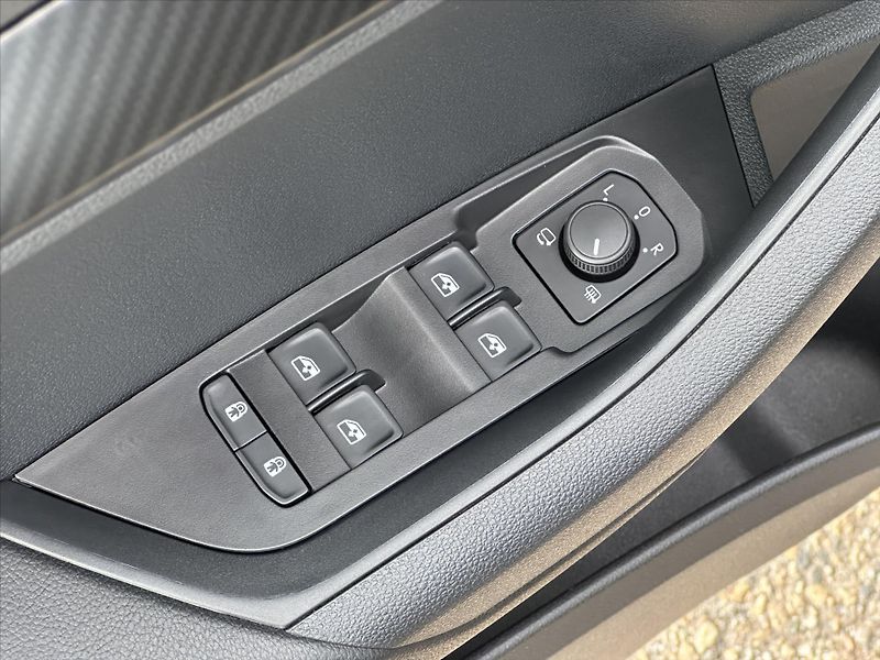 Škoda Karoq 2,0 TDI Sportline 4x4 DSG 1.ma - fotka 19 z 44