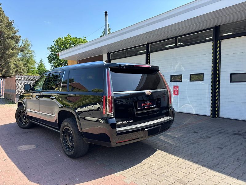 Cadillac Escalade (2017) ESV PLATINUM - fotka 3 z 6