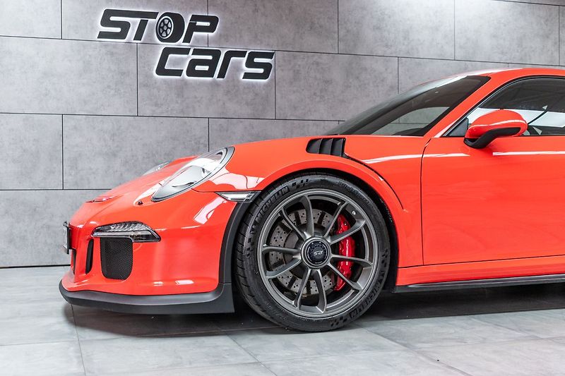Porsche 911 GT3 RS 4.0 !Najeto 14.885km! - fotka 35 z 49