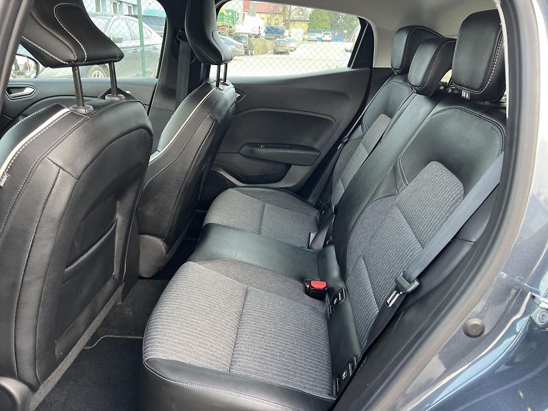 Renault Clio 1.6i E-TECH HYBRID AUTOMAT - fotka 19 z 33