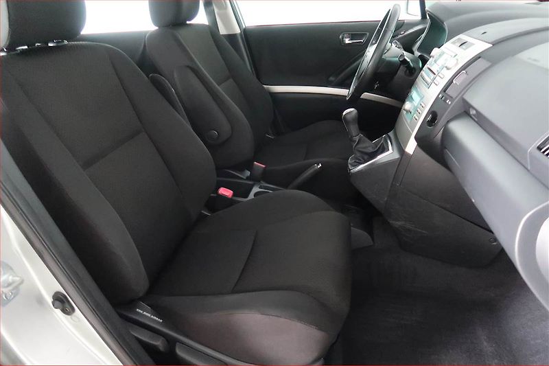 Toyota Corolla Verso (2005) 2.2 D-4D, nová STK, Tažné - fotka 9 z 17