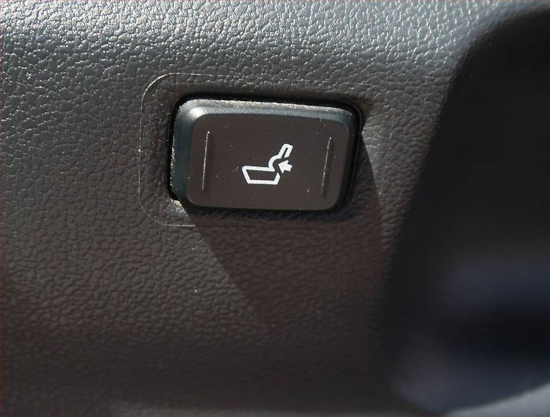 Toyota C-HR (2018) 1.8 Hybrid - fotka 17 z 18