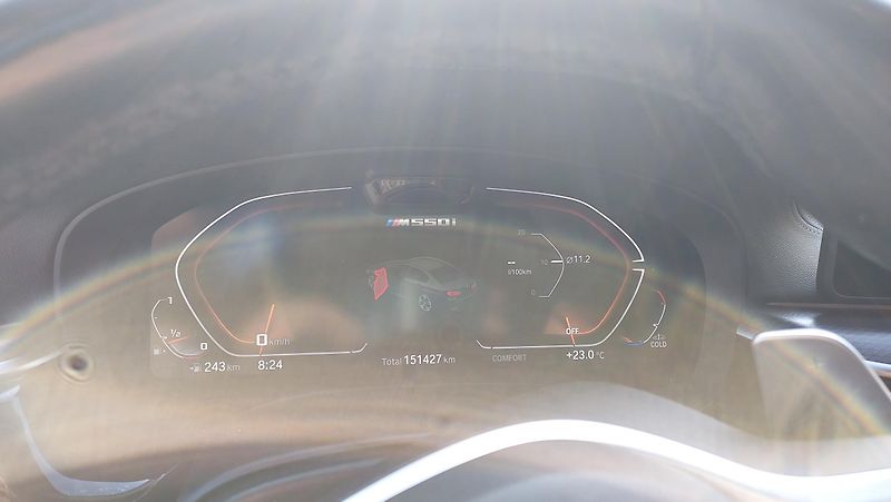 BMW Řada 5 (2020) M550i xDrive - fotka 4 z 7