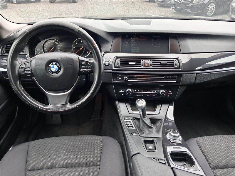 BMW Řada 5 2,0 525D, 160 kw - fotka 11 z 16