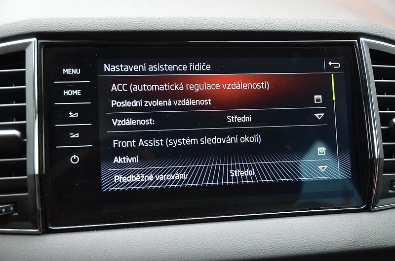 Škoda Karoq (2018) 1.6 TDi 85kW DSG STYLE /CANTON - fotka 31 z 41