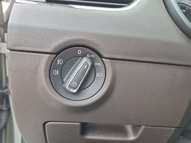 Škoda Octavia L&K Combi 2.0 TDi CR 135  kW 4 - fotka 24 z 30