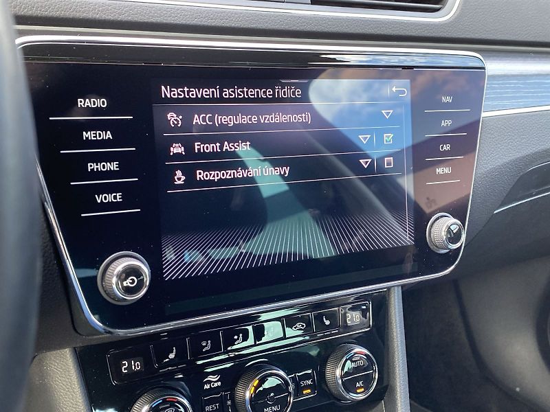 Škoda Superb (2021) 1.5 TSI Style - fotka 17 z 38