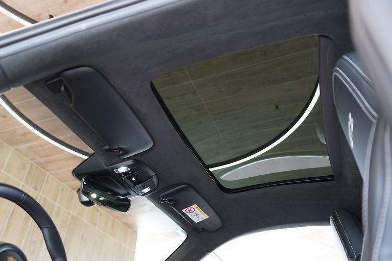 Porsche 911 Carrera 4 GTS, Aerokit, Lift - fotka 26 z 55