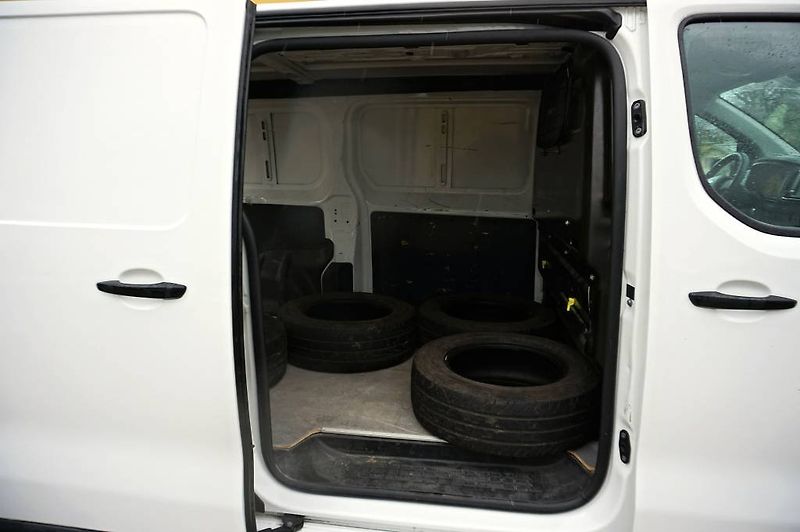 Toyota ProAce (2021) 2,0 D-4D 90 kW - fotka 11 z 28