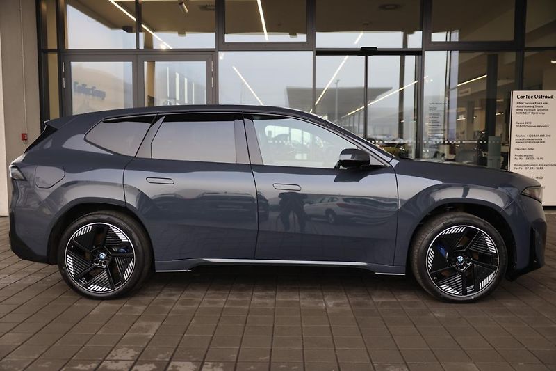 BMW iX3 50 xDrive - fotka 4 z 18