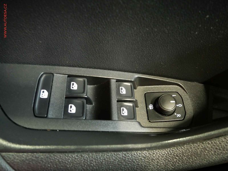 Škoda Karoq (2018) 1.6TDi, ČR, Ambition, DSG - fotka 14 z 19