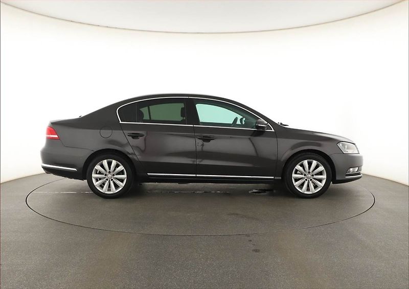 Volkswagen Passat (2011) 2.0 TDI, 4X4, Automat - fotka 6 z 15
