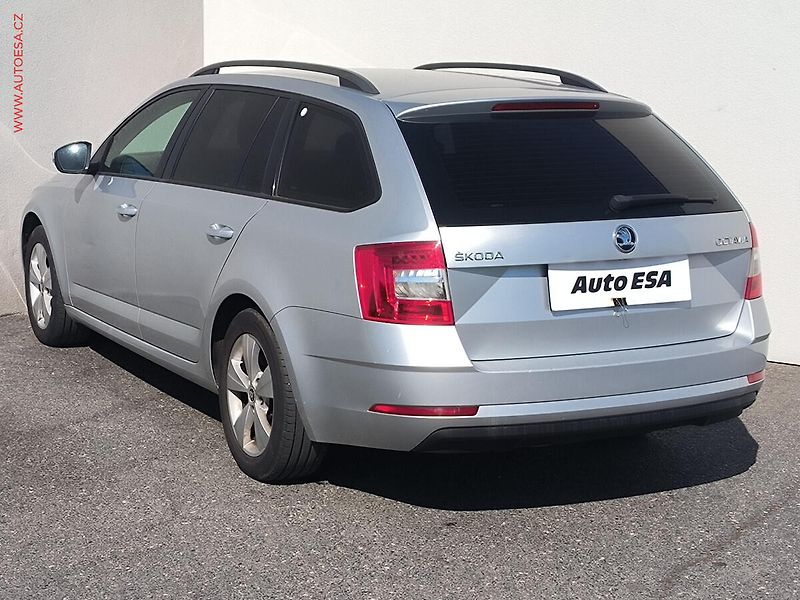 Škoda Octavia (2018) 1.6TDi, ČR, Ambition, zámek - fotka 6 z 18
