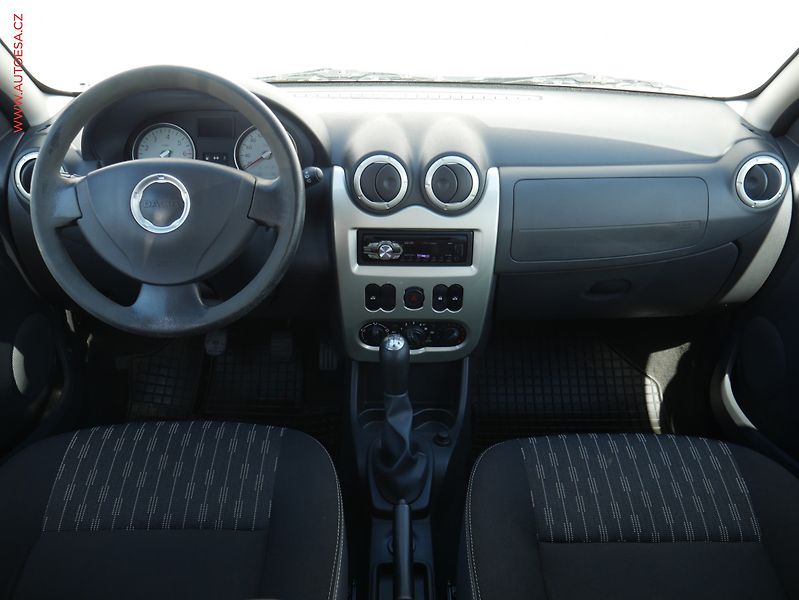 Dacia Sandero (2012) 1.2i, 1.maj,ČR, Klima - fotka 8 z 14