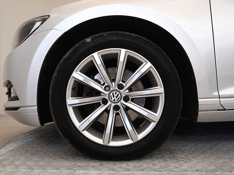 Volkswagen Passat (2015) 2.0 TDI, Automat, Navi - fotka 15 z 18
