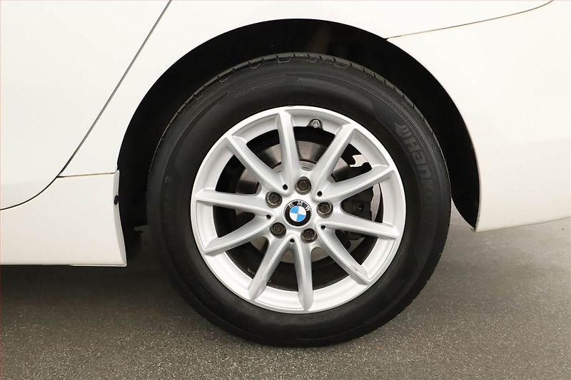 BMW Řada 2 (2016) 218i Gran Tourer, Automat - fotka 12 z 13