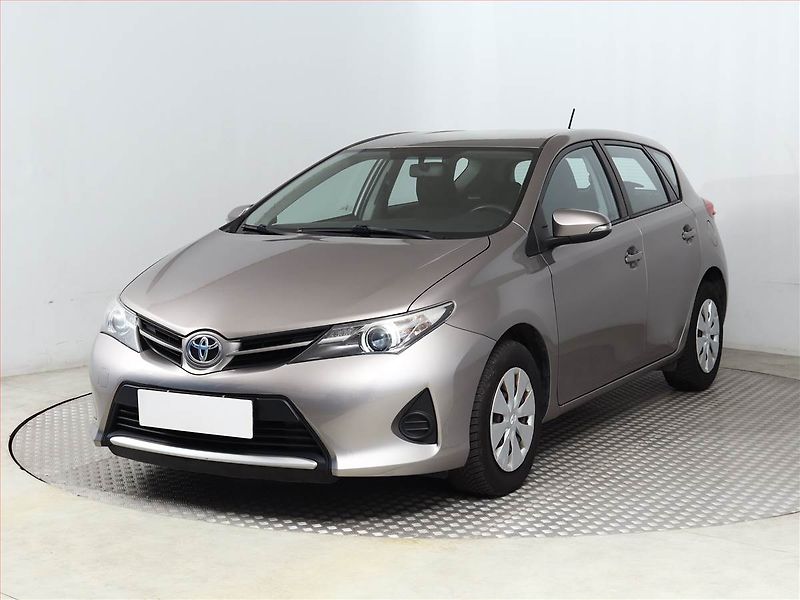 Toyota Auris (2013) 1.6 Valvematic - fotka 2 z 14