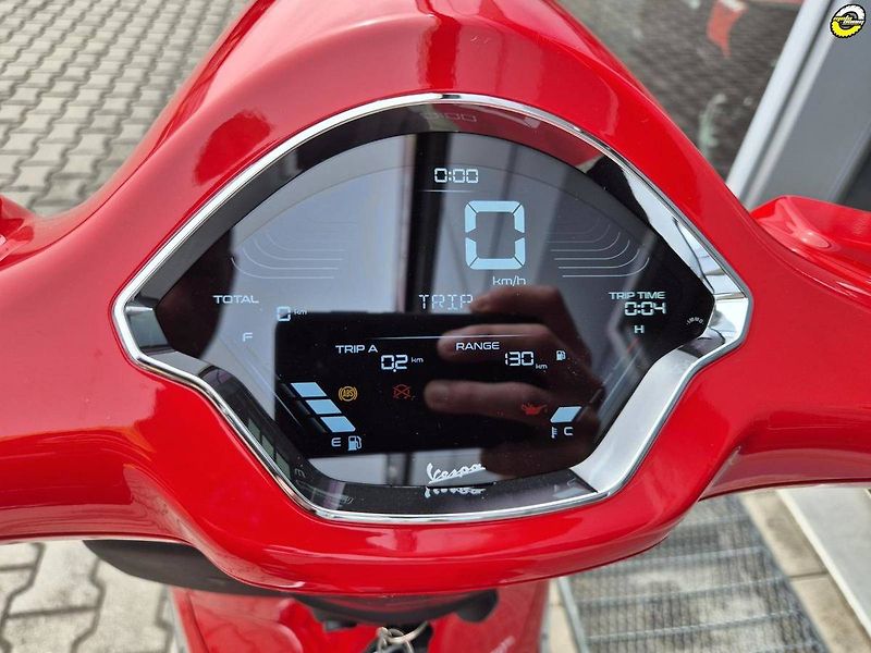 Vespa Primavera 125 3V ABS (2026) Primavera 125 RED - fotka 21 z 22
